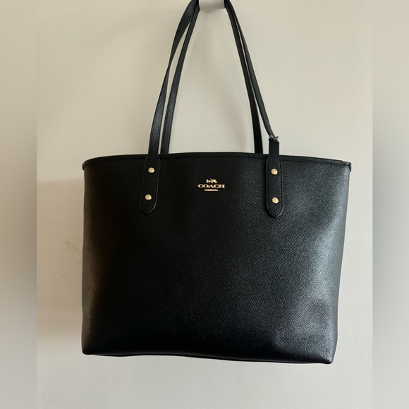 Coach Medium tote - Picture 1 of 9